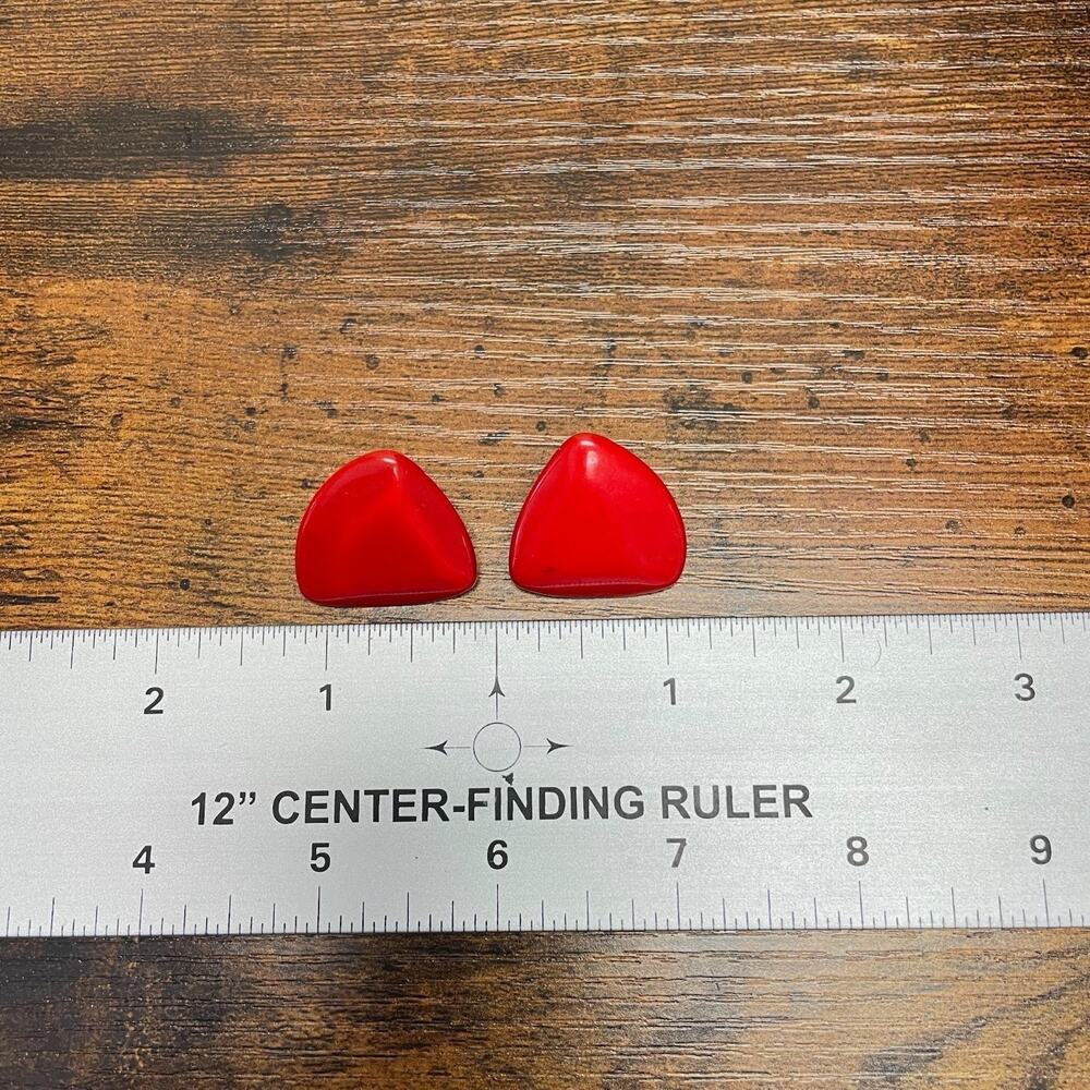 Vintage Bold Red Triangle Geometric Bright Resin Cabochon Post Back Stud Retro - Picture 9 of 10